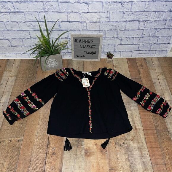 Velzera large embroidered floral top Nwt - Picture 8 of 13